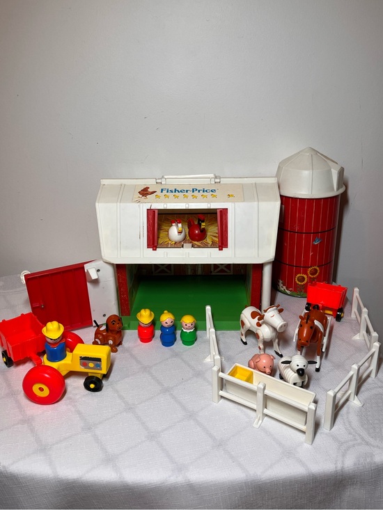 Fisher-Price Other - Fisher-Price vintage Little People Play Family Farm playset (set 915)
Vintage